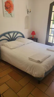 Villa La Louvière- swimming pool, air conditioning, 7mn walk from the beach Hotels near Gigaro Beach