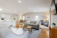 Mins to USC Hospital Zoo Columbia Duet-Unit B Hotels in Cayce