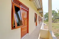 SPOT ON 92930 Syifa Guest House Syariah Hotels in Bojong