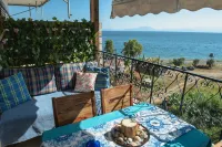 Lilly s Seaview Studio Hotel a Milies