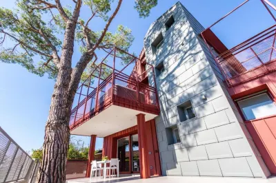 Modern Villa with Jacuzzi Close to the Beach Отели в г. 