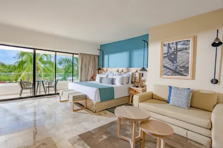 Dreams Aventuras Riviera Maya Отели рядом с достопримечательностью «Rockaway Bay»