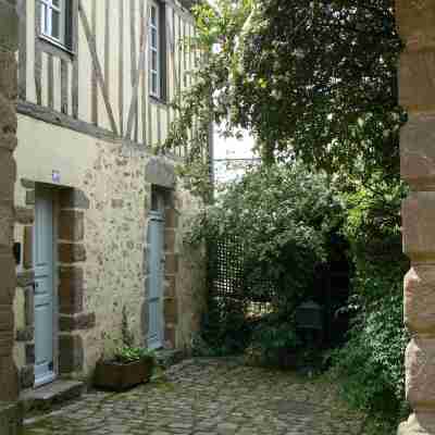 Petite Maison Romantique au calme, Cœur Historique, vue Ville et Jardin Hotel Exterior