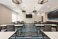 La Quinta Inn & Suites by Wyndham Richmond-Sugarland