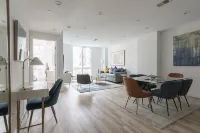 Stylish 3Br Retreat w Private Deck Near NYC فنادق في هوبوكين