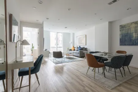 Stylish 3Br Retreat w Private Deck Near NYC Отели рядом с достопримечательностью «Технологический институт Стивенс»