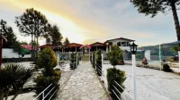 The Chail Heights Hotel and Resort فنادق في Jola