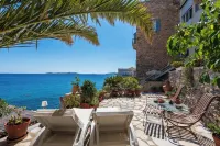 Seaside neoclassical property in Vaporia Ermoupoli