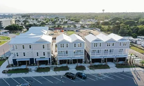 Luxury Beach Condo 5 Min Walk to Beach & Shops!