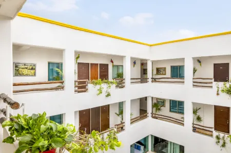 Hotel Pueblito Vallarta Отели рядом с достопримечательностью «Los Muertos Beach Pier»