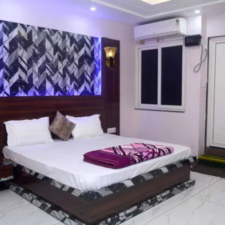 SHRADDHA SHIVAM RESIDENCY Hotéis em Chitrakoot