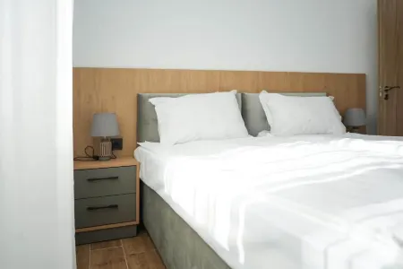 2 Bed Apt - Sleeps 4 Terrace & Pet Friendly Отели в г. Сандански