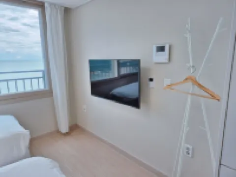 เดอะ เฟิร์ส โอเชียน ซองจุง