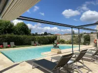 Hôtel-Restaurant le Château de Besseuil, Mâcon Nord - Teritoria - С бассейном