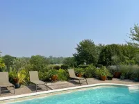 Jardins Haute Couture Hotels in Restigne