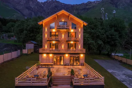 174o Boutique hotel Отели в г. Степанцминда