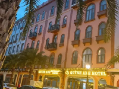 瓊英酒店-下龍 鄰近廣寧博物館的酒店