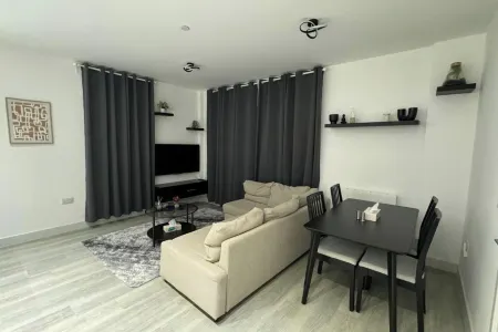 1 Bed-sleeps 4-town Centre-10 min to Ascot- Pets