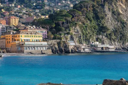 A Un Passo Dalla Spiaggia di Camogli by Wonderful Italy Отели рядом с достопримечательностью «Golf Paradiso»