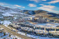 The Ridge at Canyons Village by Avantstay Stunning Ski in/Out Condo w/ Hot Tub