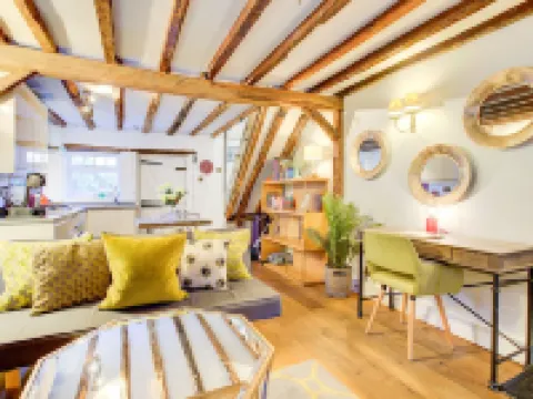 Cartref Hotels in Farnham