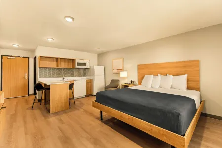 LivAway Suites Seattle-Renton Отели в г. Брин Маур-Скайуэй