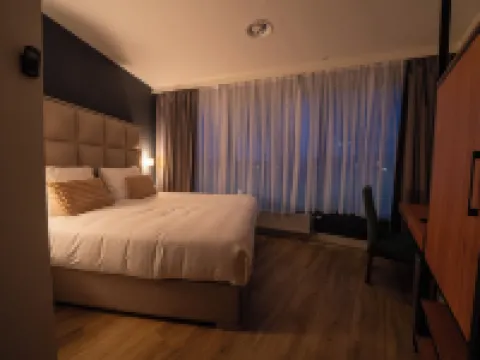 MA Airport Hotel Hotels near Haarlemmermeerse Bos