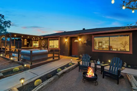 The Rosemary House Joshua Tree Отели рядом с достопримечательностью «The Joshua Tree Art Gallery (JTAG)»