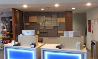 Holiday Inn Express & Suites Lincoln South