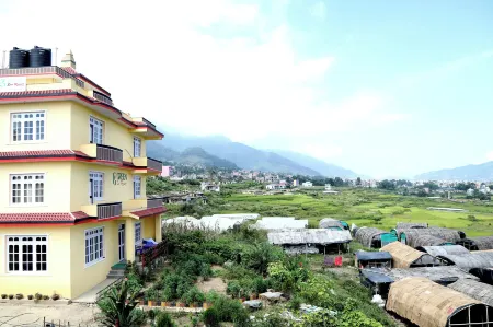 Green Eco Resort Отели в г. Chandragiri