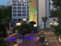 Hotel des Congrès Отели рядом с достопримечательностью «06. Парк-де-ла-Тет»