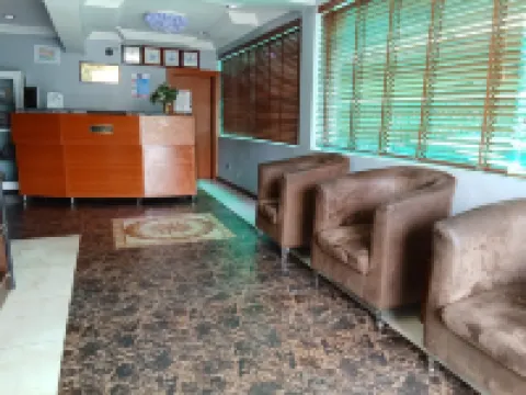 B's Hive Hotel & Suites