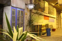 The Cabin Hostel Hotel a 