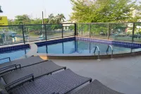 Golden Plaza Hotel - Pools