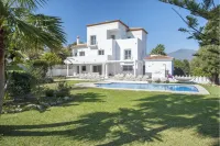Elegant Villa Retreat - Villas