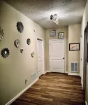 Harbor Hideway is a cozy, romantic gem minutes away from Jamestown Marina! - 3-Star