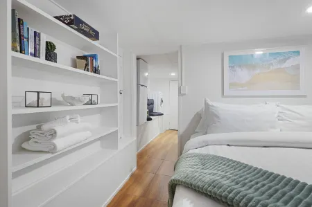 Newly Renovated Studio w Parking-Netflix Отели рядом с достопримечательностью «Elements Surf»