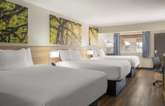 Days Inn & Suites by Wyndham Byram