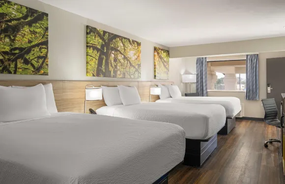 Days Inn & Suites by Wyndham Byram