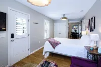 Sweet Suite - Close to Downtown! Hotels near Dorothea Dix Park