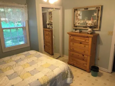 Squirrel Haven Cottage on Lake Norman Hotels near 7-Eleven
