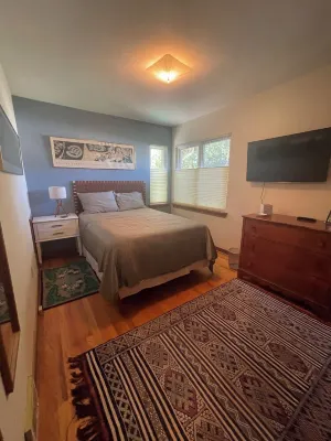 Historic 3bd/2ba home in State College-Walk everywhere WiFi “Lucky Rabbit Lodge” Hotels near The Pennsylvania State University