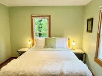 Cayuga lake cottage with private lake access