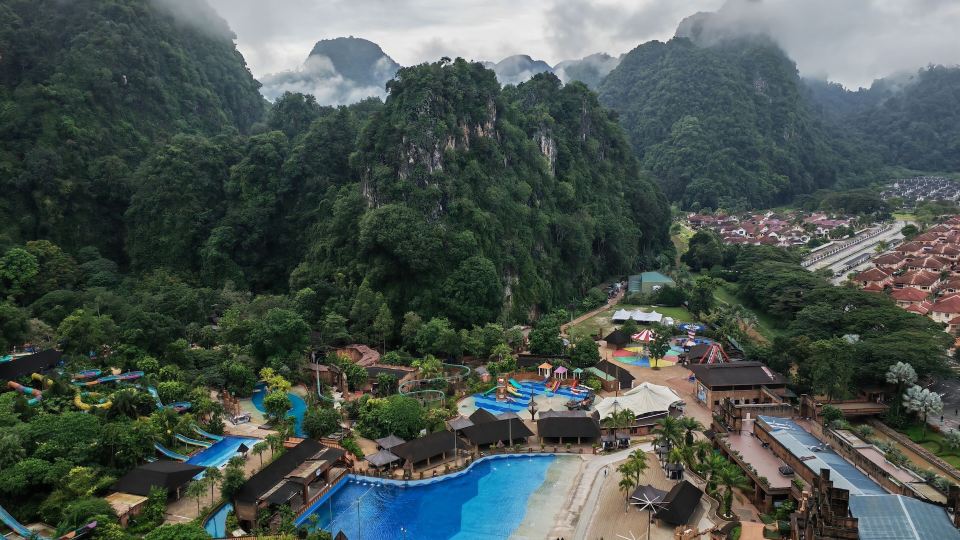 Mountain & Theme Park Views' Cozy Suite