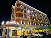 Larichy serviced Apartments 문라이트 홀 주변 호텔