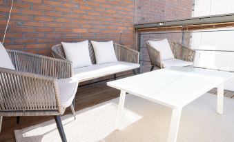 2Ndhomes Deluxe Studio w Sauna & Balcony