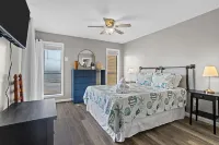 Sunrise Escape- w/linens- Oceanfront