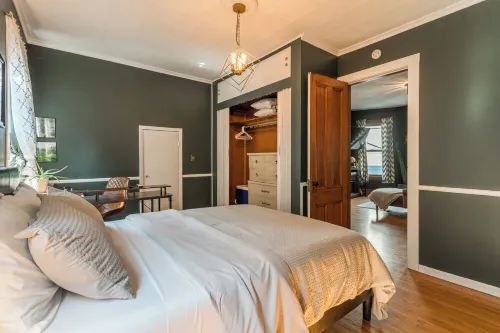 Stylish 3 Bedroom W/ AC ❄️, Mesh WiFi 🛜, Billiards 🎱 table, Games🎯🎮,parking