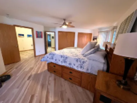 New Waterfront Listing- Castle Rock Lake, Hot Tub, Sand Beach, Central Wisconsin - 4 estrellas