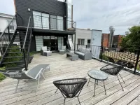 Burgundy Lofts - Marché Atwater Hotels near Des Rapides Park